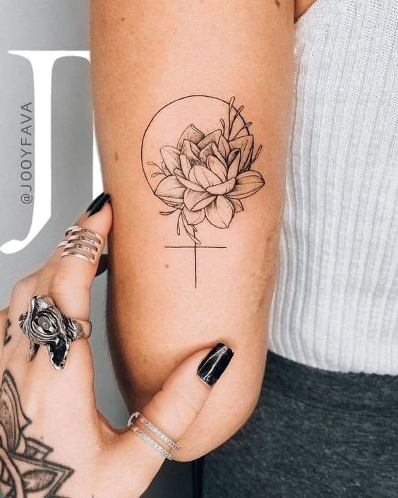 39 Top idées de tatouages pour femme en 2024 19