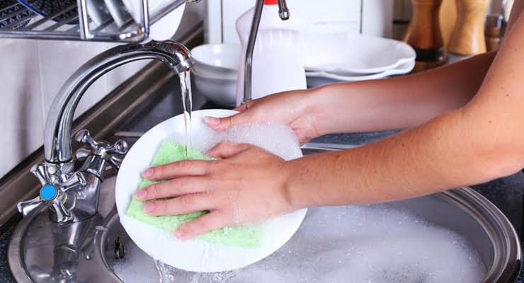 Comment gagner du temps en lavant la vaisselle : 10 astuces pour tirer le meilleur parti du détergent 3