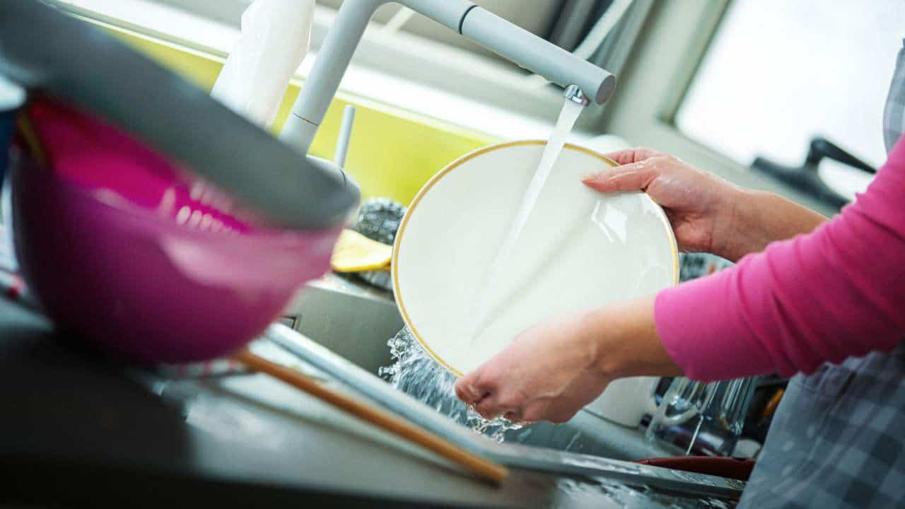 Comment gagner du temps en lavant la vaisselle : 10 astuces pour tirer le meilleur parti du détergent 1