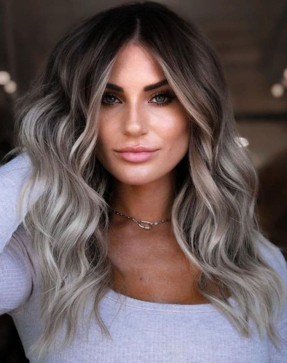 Mèche blonde sur cheveux noir Nos 23 plus beaux modèles