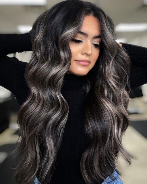 Mèche blonde sur cheveux noir Nos 23 plus beaux modèles