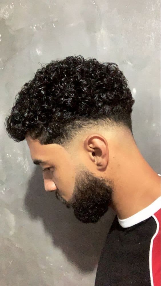 50 Coupes Curly hair pour homme en 2023 20