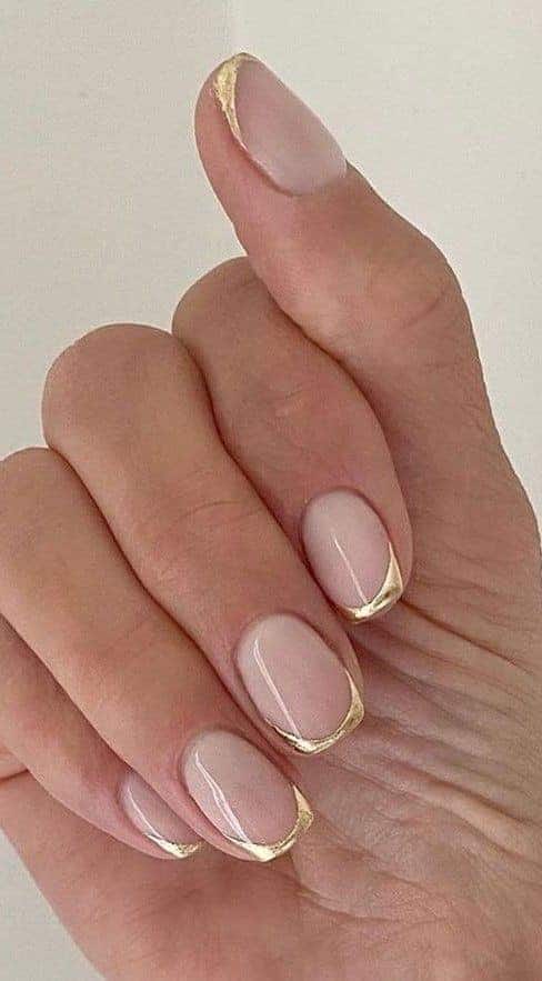21 Idées pour décorer vos ongles dans les tons nude 9