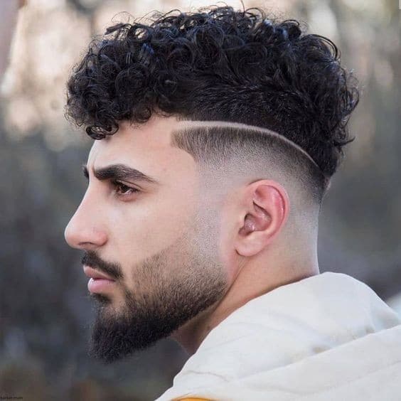 50 Coupes Curly hair pour homme en 2023 27