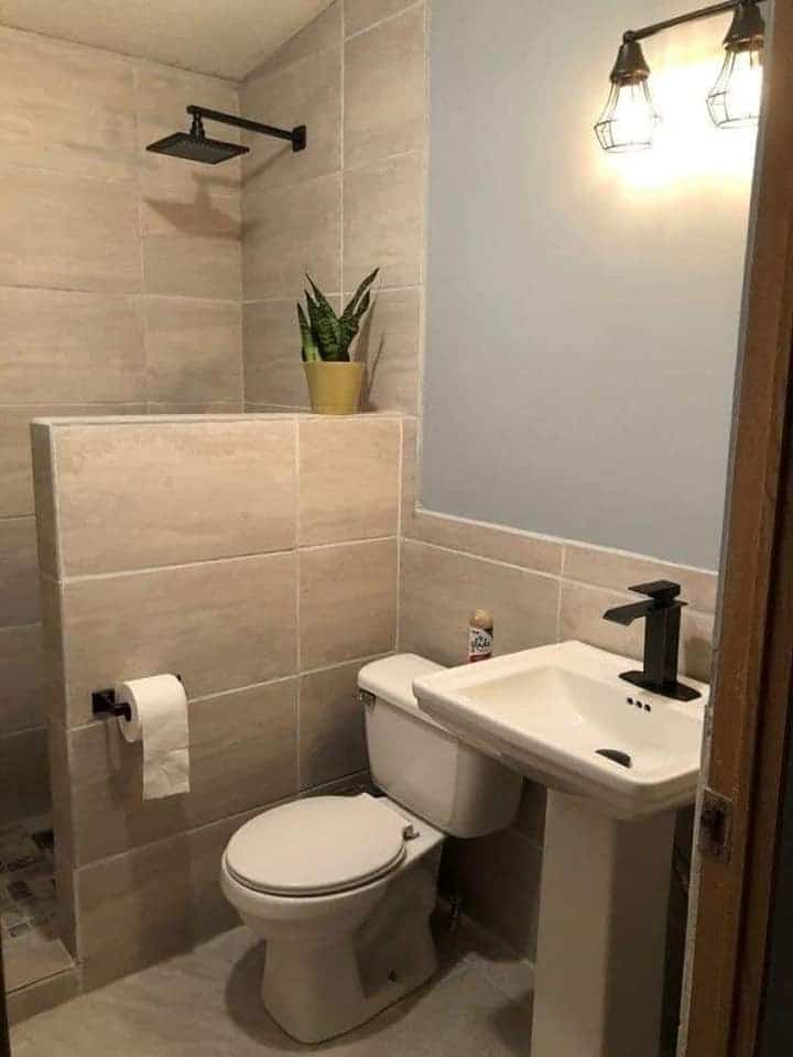 20 Idées modernes pour décorer une petite salle de bain 4