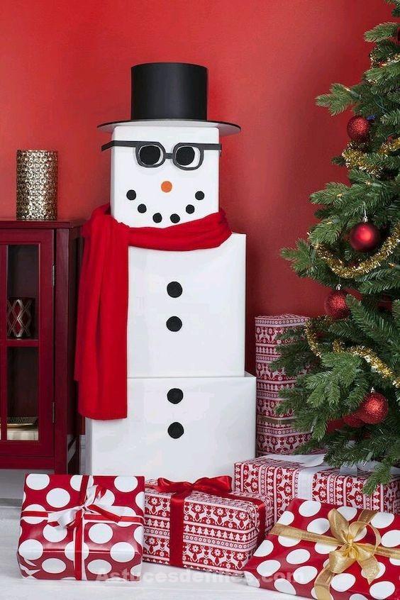 13 Bonhommes de neige à fabriquer en empilant des boîtes cadeaux. 3