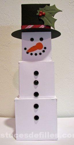 13 Bonhommes de neige à fabriquer en empilant des boîtes cadeaux. 13