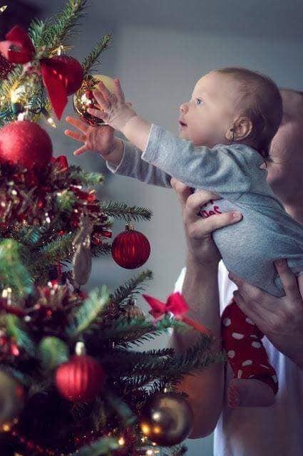 17 belles idées pour photographier votre bébé à Noël 4