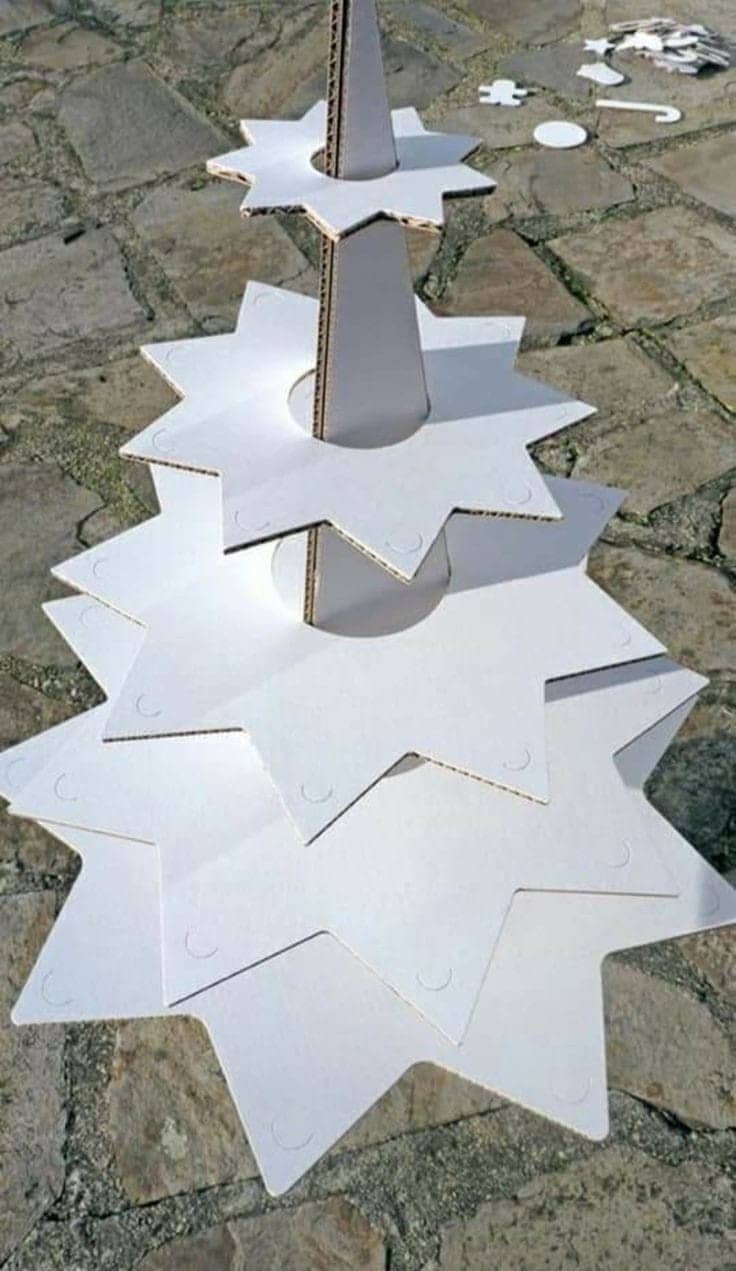 5 Idées pour fabriquer un sapin de Noël avec des boîtes en carton 1