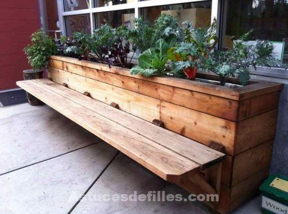 39 idées de bancs en bois DIY pour vos fleurs 32
