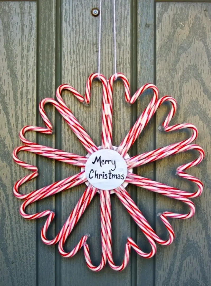 16 Décorations de Noël pour Embellir Votre Porte d'Entrée 5