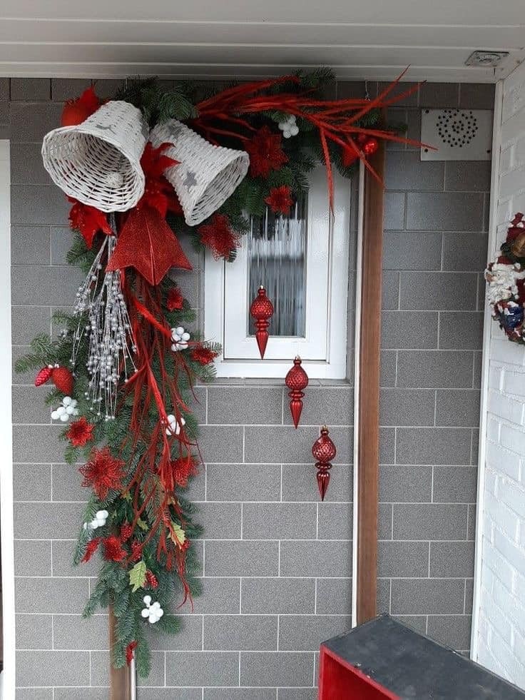18 jolies idées pour décorer vos portes et fenêtres à Noël 21
