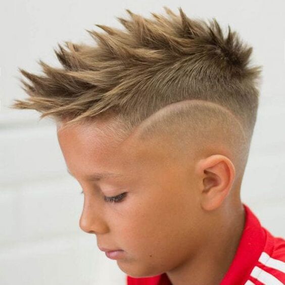 8 idées de coupe de cheveux pour garçon de 8 ans 5