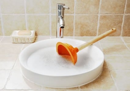 Déboucher son évier facilement & rapidement avec ces 5 astuces 2