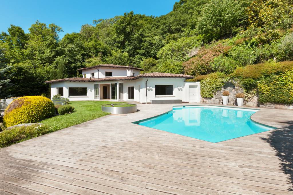 Piscine en bois : elle donne du charme à votre jardin 1 Piscine en bois : elle donne du charme à votre jardin 1