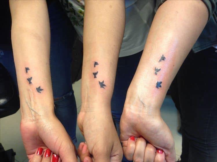 20 top idées de tatouages sœurs 16