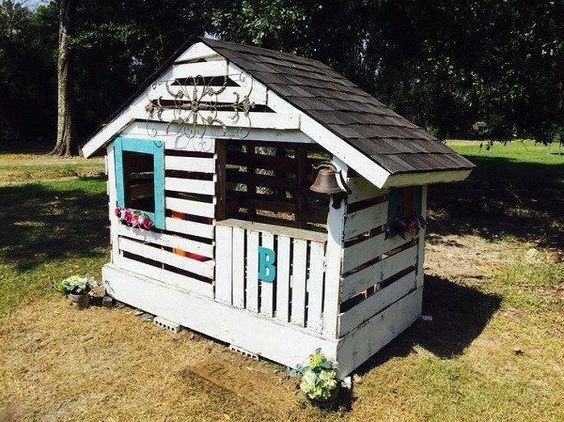 25 top idées & tutos de cabanes en palettes 3 25 top idées & tutos de cabanes en palettes 3