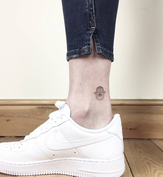 34 idées de premiers petits tatouages minimalistes 17