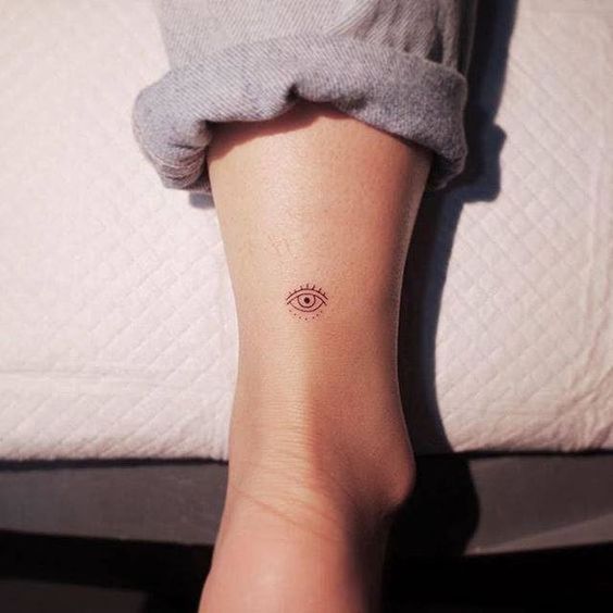 34 idées de premiers petits tatouages minimalistes 23