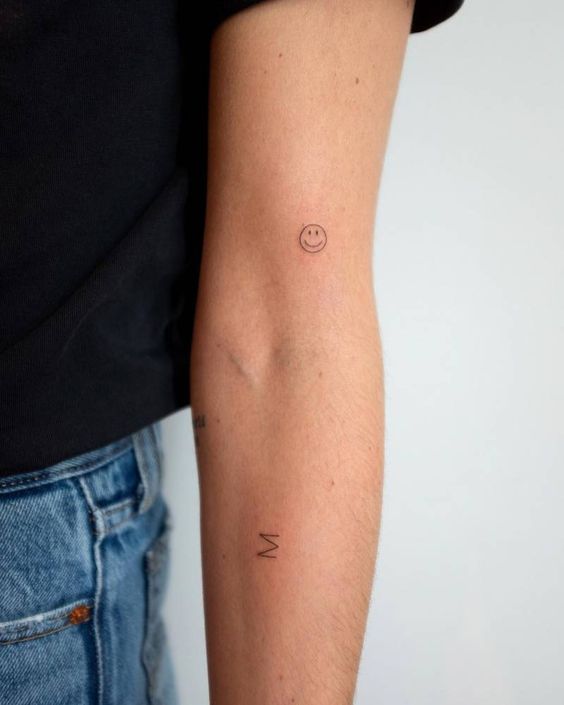 34 idées de premiers petits tatouages minimalistes 7