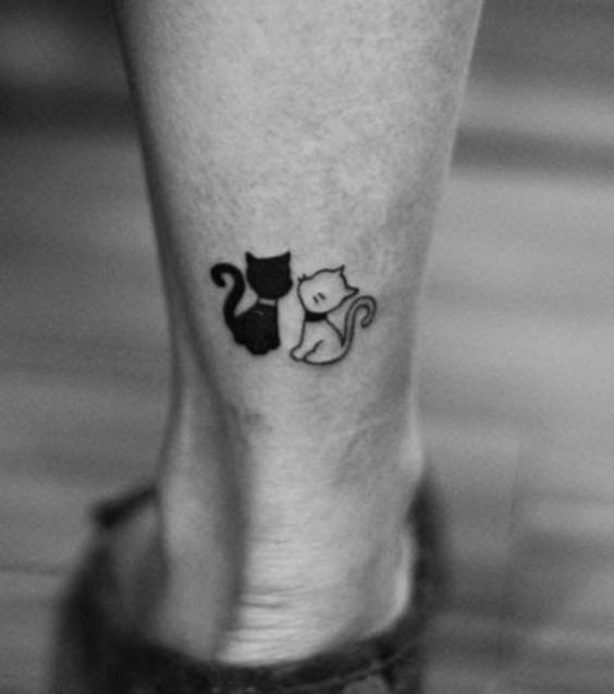 100 idées de tatouages pour les amoureux des chats 17