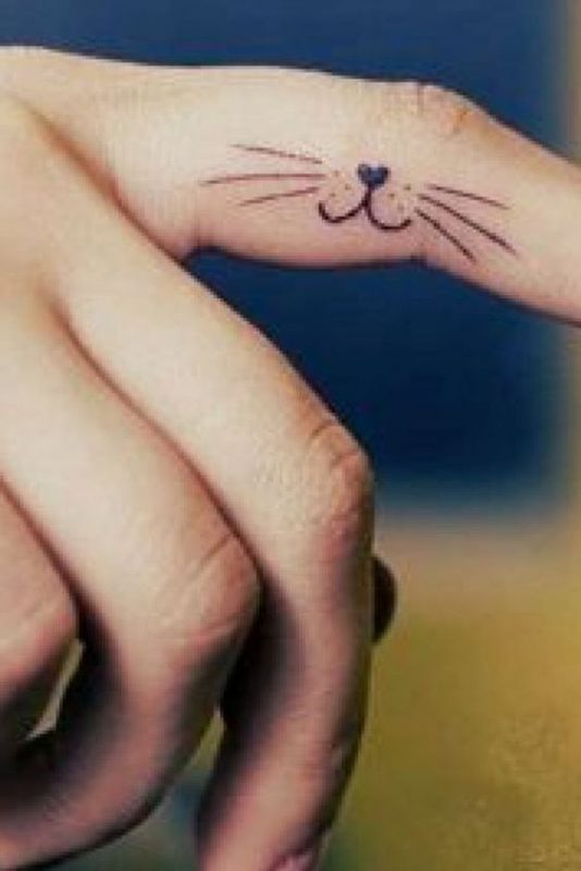 100 idées de tatouages pour les amoureux des chats 37