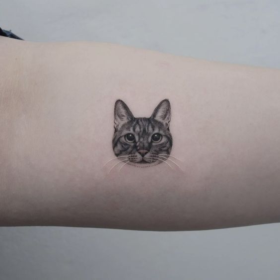 100 idées de tatouages pour les amoureux des chats 46