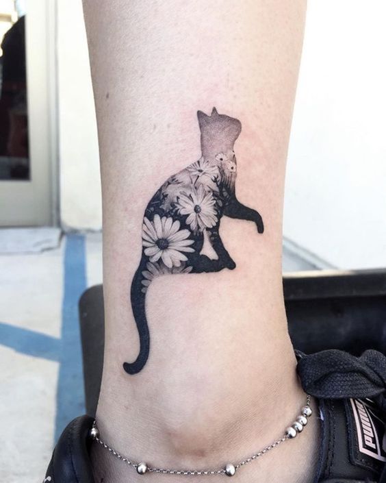 100 idées de tatouages pour les amoureux des chats 55