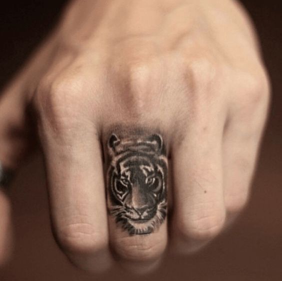 100 top idées de tatouages lion femme 36