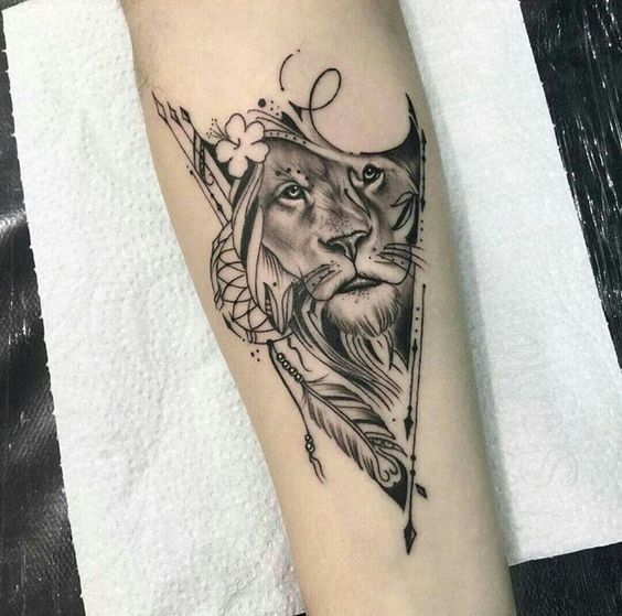 100 top idées de tatouages lion femme 37