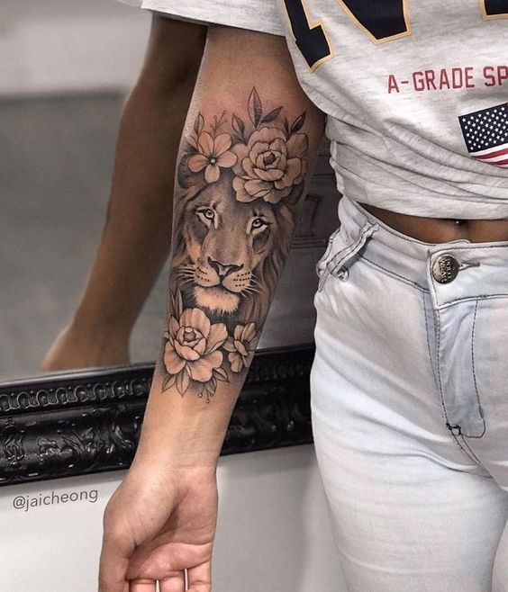 100 top idées de tatouages lion femme 5