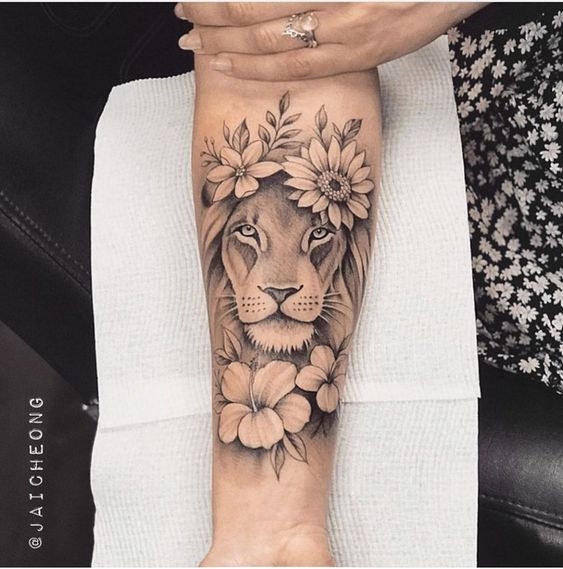 100 top idées de tatouages lion femme 57
