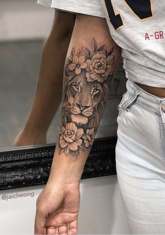 100 top idées de tatouages lion femme 98