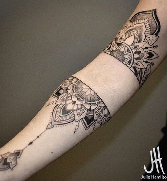 175 top idées de tatouages bras pour femme 130