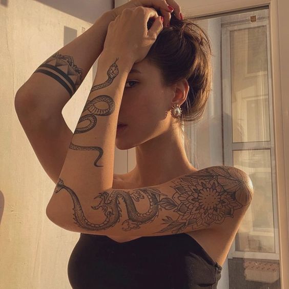 175 top idées de tatouages bras pour femme 17