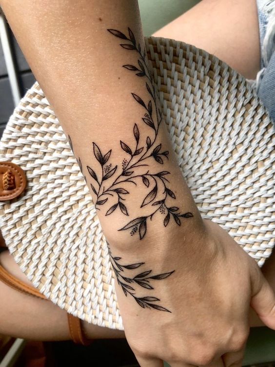 175 top idées de tatouages bras pour femme 56