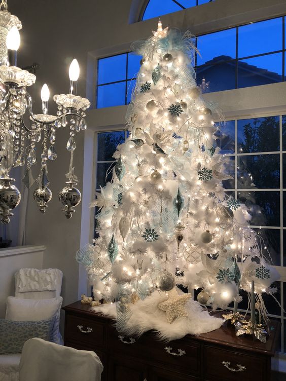 Sapin De Noël Décoratif Blanc à Suspendre – Petit Bois – + 6 étiquettes Cadeaux Gratuites – Neuf