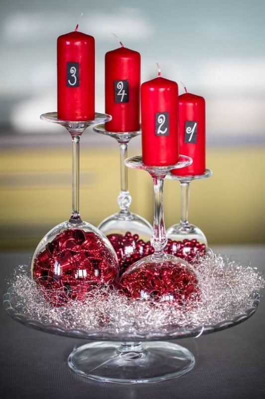20 centres de tables de Noël à faire soi-même avec des bougies & des verres 9 20 centres de tables de Noël à faire soi-même avec des bougies & des verres 9