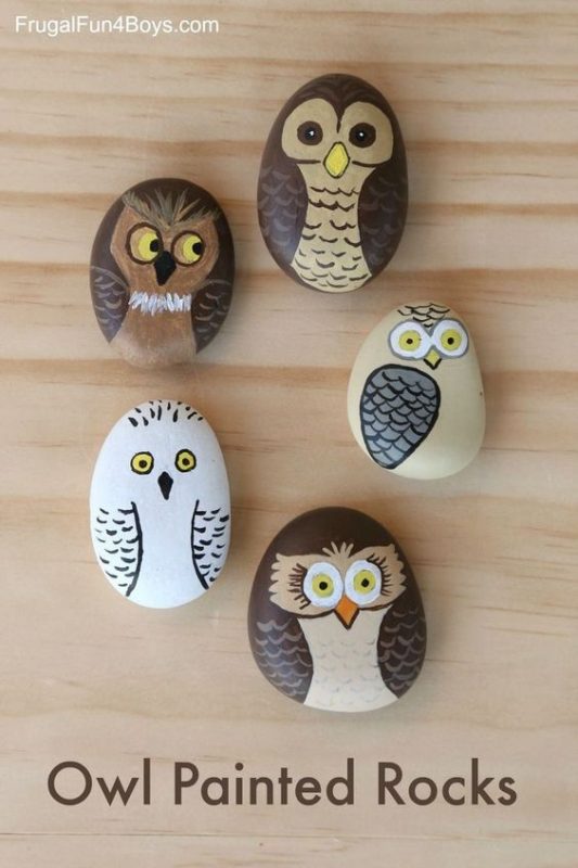 33 idées avec des pierres peintes pour embellir le jardin 29