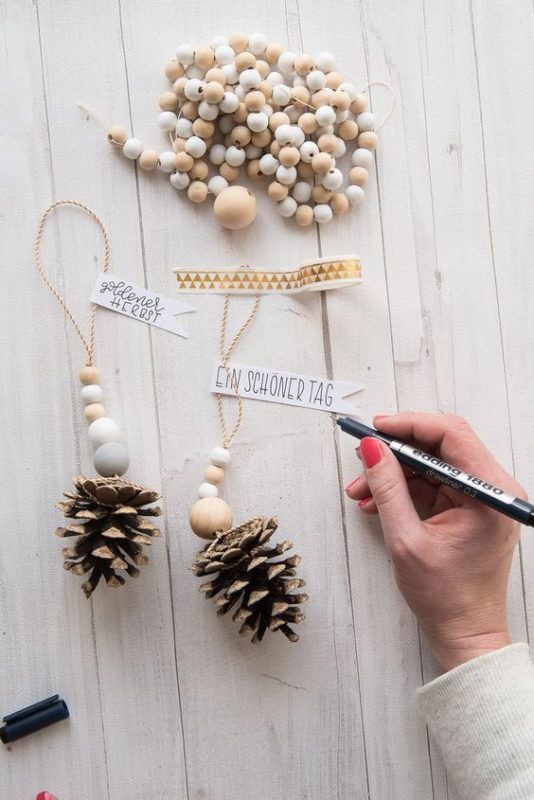72 Décorations de Noël à Faire Soi-Même Avec Des Pommes de Pins 8 72 Décorations de Noël à Faire Soi-Même Avec Des Pommes de Pins 8