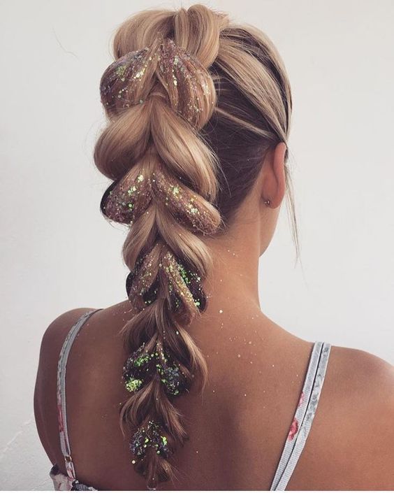 Les 33 plus belles coiffures de fêtes 11 Les 33 plus belles coiffures de fêtes 11