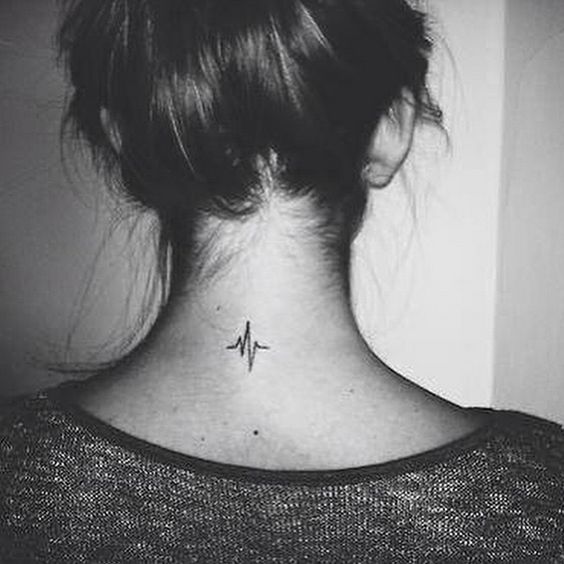50 top idées de tatouages nuque pour femme 11