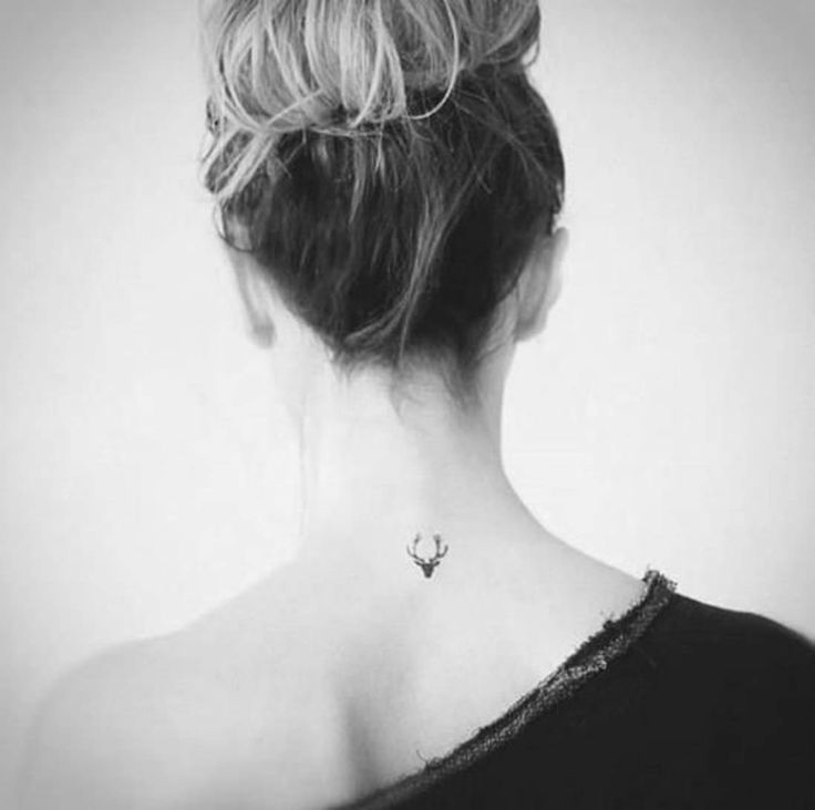 50 top idées de tatouages nuque pour femme 12