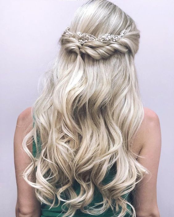 Les 33 plus belles coiffures de fêtes 13 Les 33 plus belles coiffures de fêtes 13