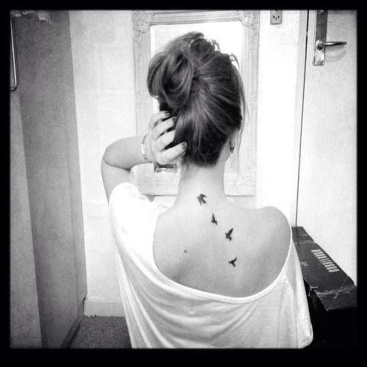 50 top idées de tatouages nuque pour femme 13