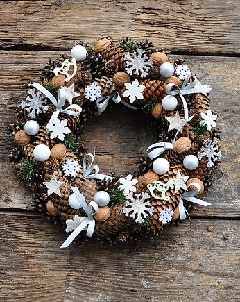 19 Décorations de Noël faciles à faire avec des pommes de pin 17