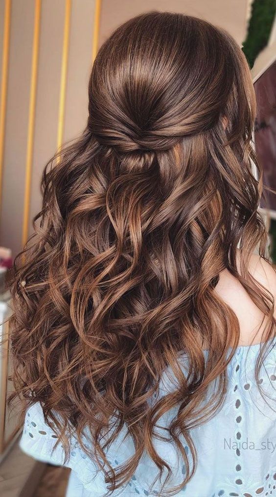 Les 33 plus belles coiffures de fêtes 20 Les 33 plus belles coiffures de fêtes 20