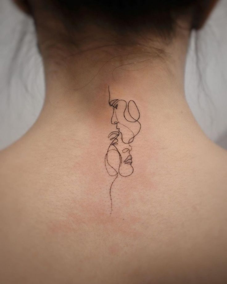 50 top idées de tatouages nuque pour femme 24