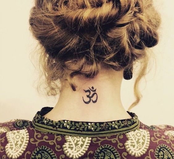 50 top idées de tatouages nuque pour femme 30