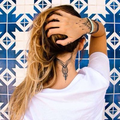 50 top idées de tatouages nuque pour femme 33